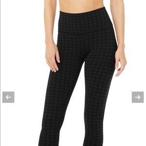 alo yoga houndstooth leggings // xs